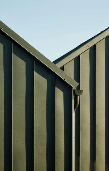 For KATTEN da, for et flot kolonihavehus beklædt med stålprofiler, Gladsaxe Møllevej 75, 2860 Søborg